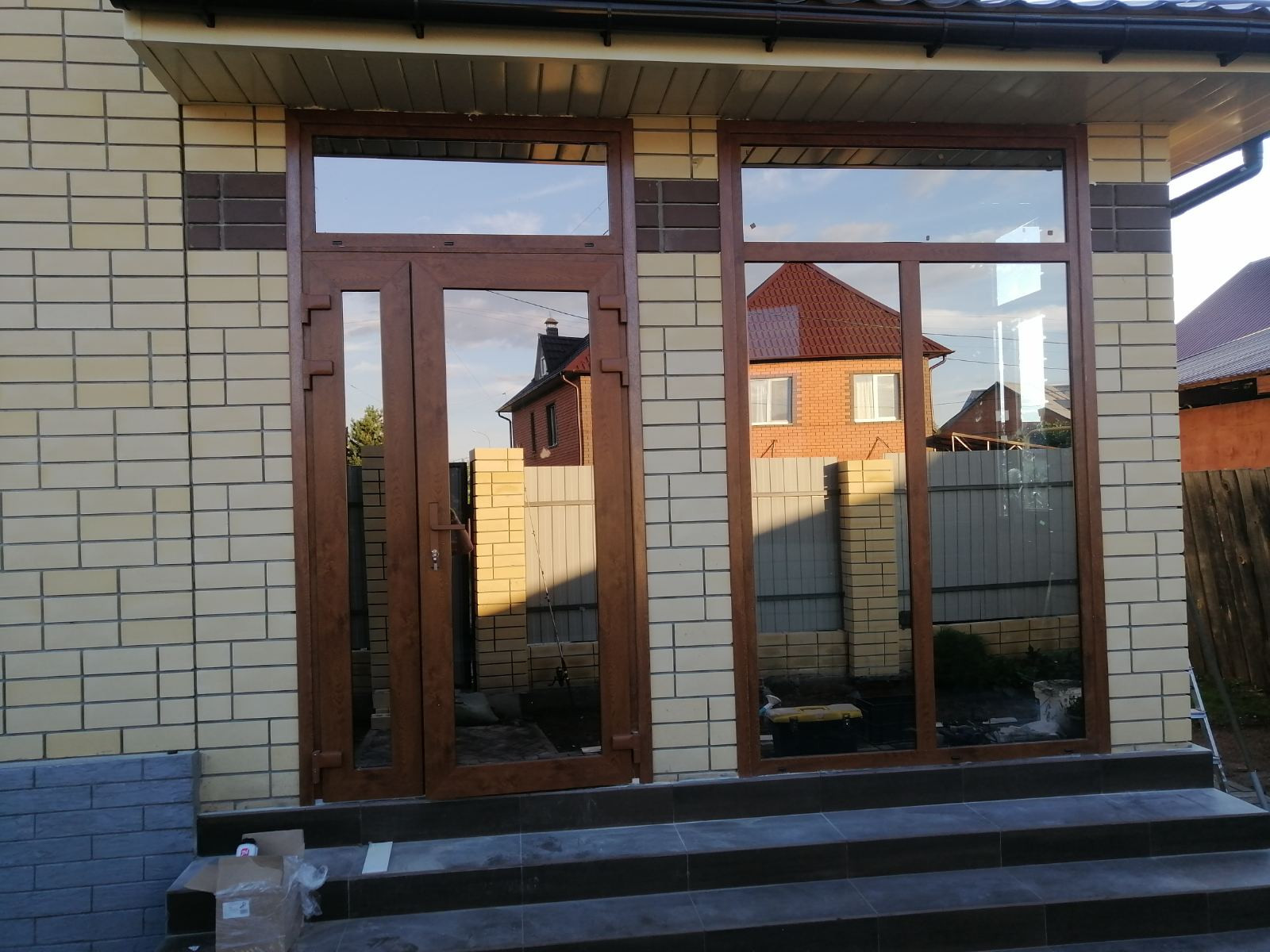 Алюминиевые двери в частный дом